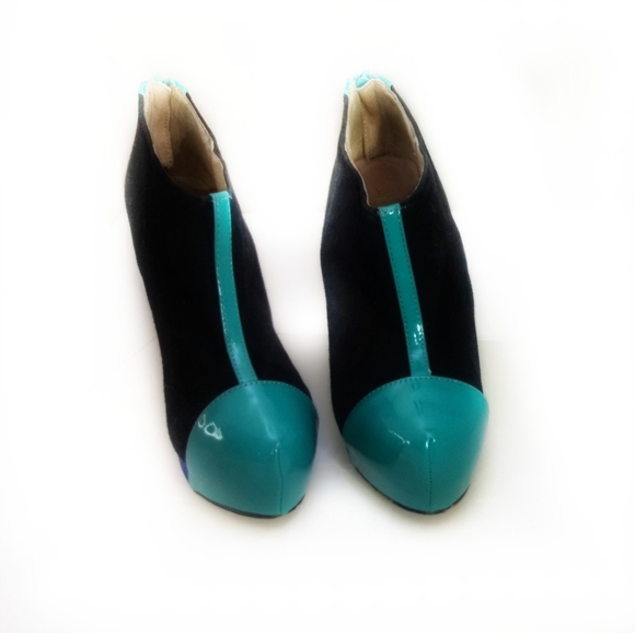 ALDO black suede patent leather 5” heels with zip back closure